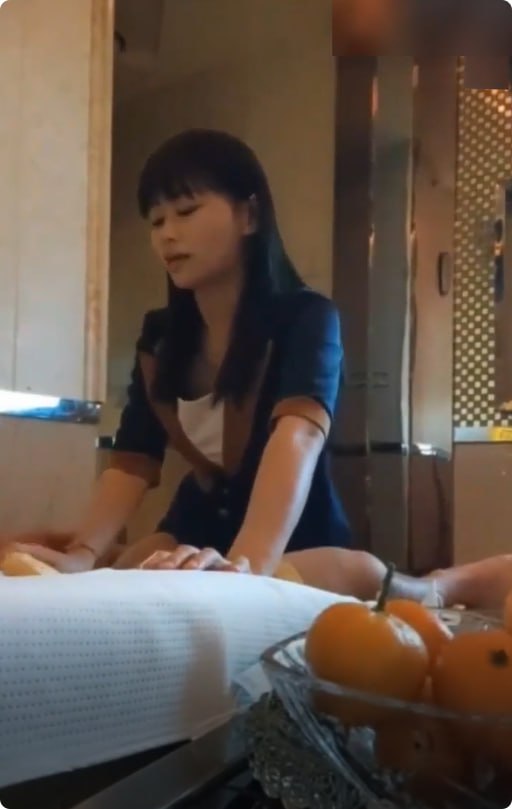天天爱天天做天天大综合天然桃乳工口比高清在线观看